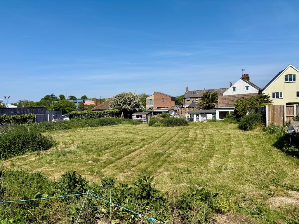 Lot: 54 - SITE WITH PLANNING FOR THREE DETACHED HOUSES - View of site